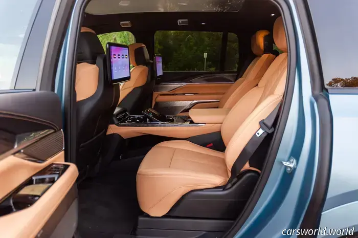 Recensione della Cadillac Escalade IQ 2025: Stabilire un nuovo standard