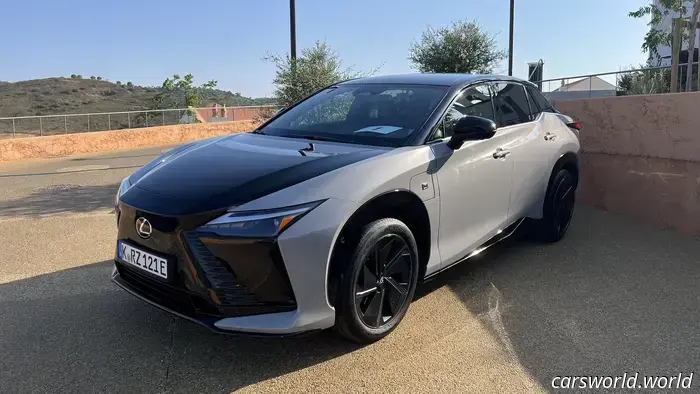 2026 Lexus RZ 550e Prima prova su strada: un veicolo elettrico elegante e sportivo che non può percorrere lunghe distanze