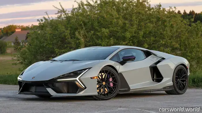 Recensione della Lamborghini Revuelto 2025: Grandi tori di fuoco