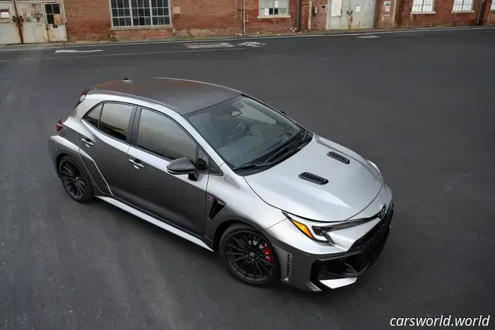 La Toyota GR Corolla 2026 non è più la hot hatch conveniente