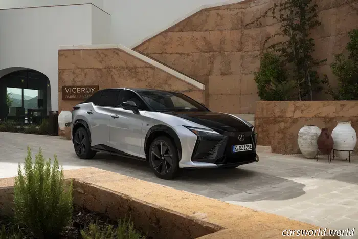 2026 Lexus RZ 550e Prima prova su strada: un veicolo elettrico elegante e sportivo che non può percorrere lunghe distanze