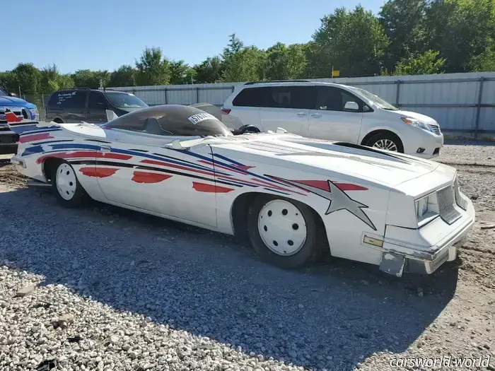 Este Loco Oldsmobile Con Techo de Burbuja Era una Leyenda Local. Ahora está en Copart