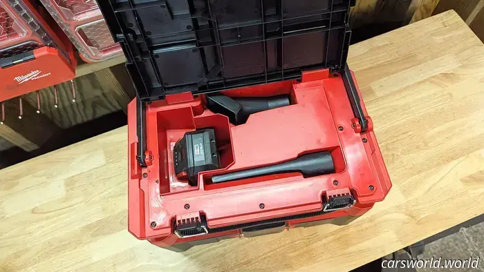 Review of the Milwaukee M18 Fuel Packout Wet/Dry Vacuum: A Strong Choice for Mobile Professionals