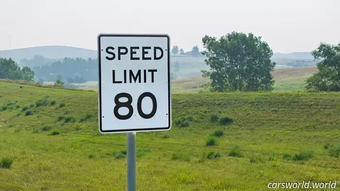 Le nuove autostrade a 80 MPH del Nord Dakota hanno limiti inferiori altrove