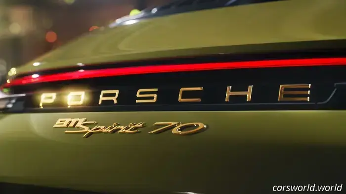 El Porsche 911 Spirit 70 Revive una Joya de la década de 1970: Un Interior Pasha