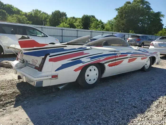Este Loco Oldsmobile Con Techo de Burbuja Era una Leyenda Local. Ahora está en Copart