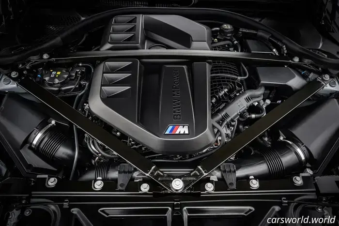 2026 BMW M2 CS è 100 libbre più leggero e aggiunge 50 CV ma perde il manuale