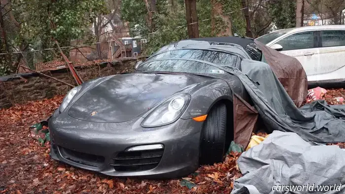 E ' la collezione di auto di un tipo strano o una discarica per frodi assicurative?