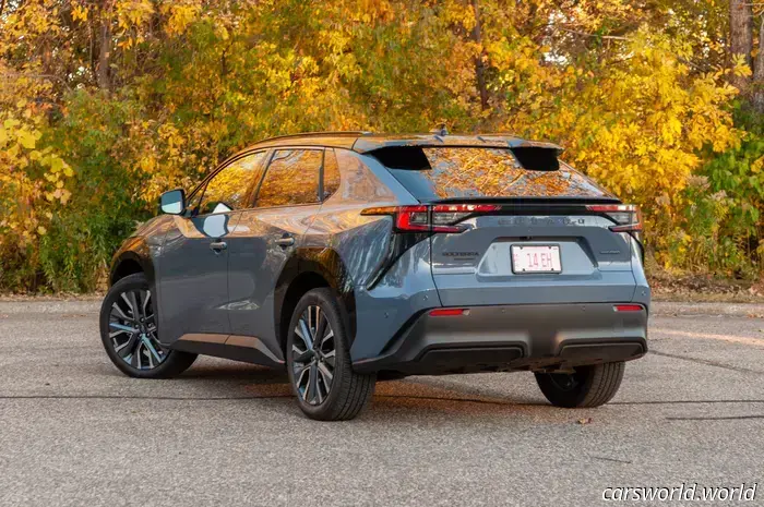 Recensione della Subaru Solterra 2026: Eclissando i suoi fratelli Lexus e Toyota