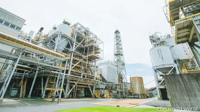 Toyota ricicla vecchie batterie di auto elettriche per alimentare la linea di produzione della Mazda