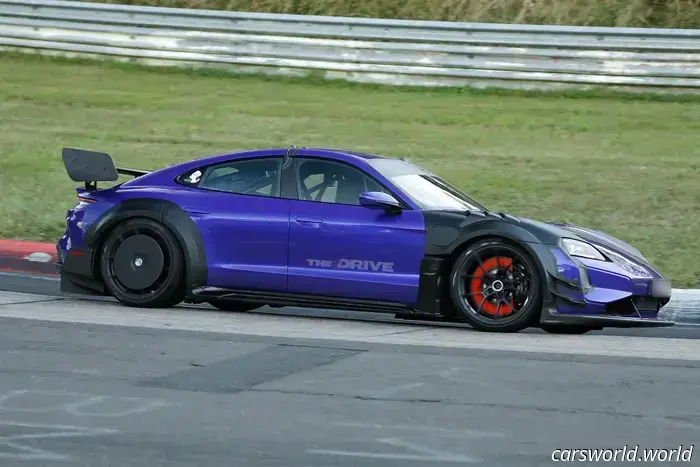 Avvistata: la Porsche Taycan GT4 RS estrema raggiunge il punto di rottura al Nürburgring