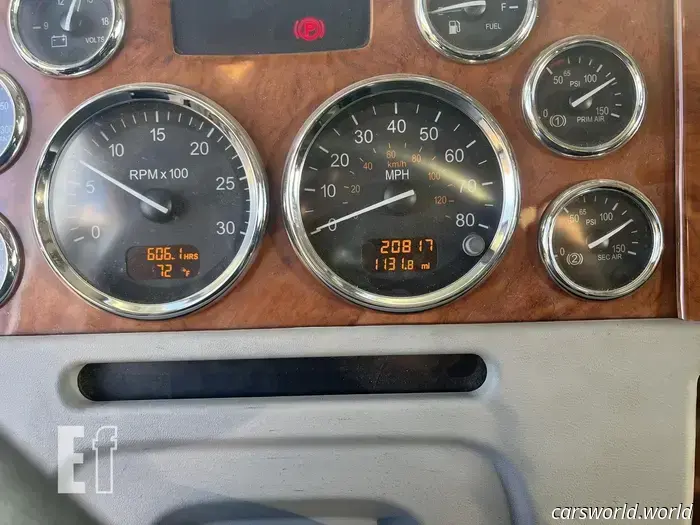 Questo Peterbilt di 18 anni è stato venduto per 280.000 dollari, e probabilmente è un segno di ciò che verrà.