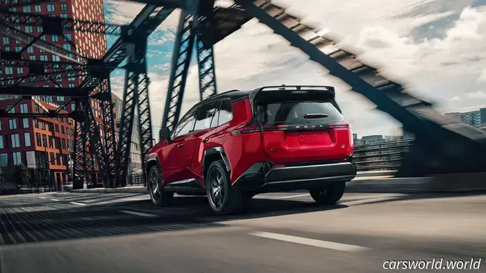 Toyota Realmente Hizo un RAV4 GR Sport Con 320 HP, Suspensión Ajustada y Neumáticos de Verano