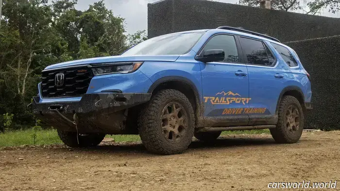 Honda Construyó Este Piloto Listo para Senderos Extremos para Enseñar a Sus Empleados a Conducir Fuera de la Carretera