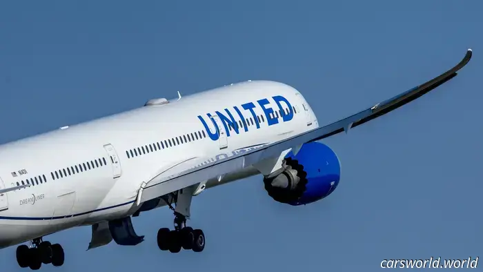 United Flight to China Costretto a girarsi perché il pilota ha dimenticato il passaporto