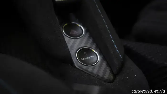 Recensione della McLaren 765LT: perché una Long Tail è più speciale delle altre supercar