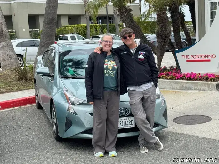 Un dispositivo manos libres de conducción de 1.000 dólares condujo un Prius antiguo de costa a costa de forma 99% autónoma.