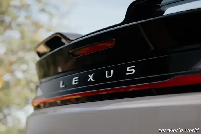 2026 Lexus RZ 550e Prima prova su strada: un veicolo elettrico elegante e sportivo che non può percorrere lunghe distanze