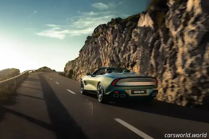 El Aston Martin Vanquish Volante 2026 es el Convertible con Motor Delantero Más Rápido del Mundo
