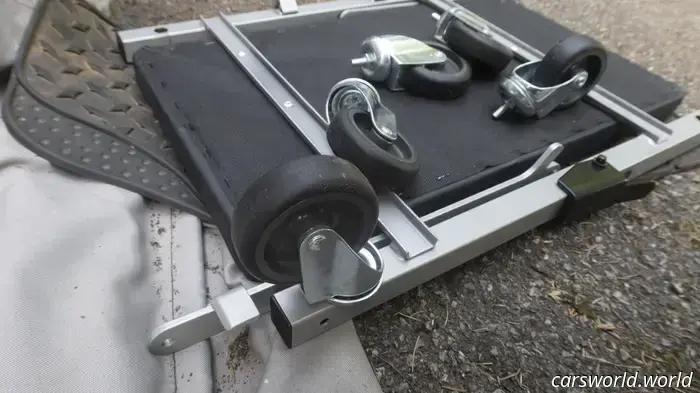 Обзор двухфункциональной поддушки и сиденья Ryobi: удобный табурет с фонариками