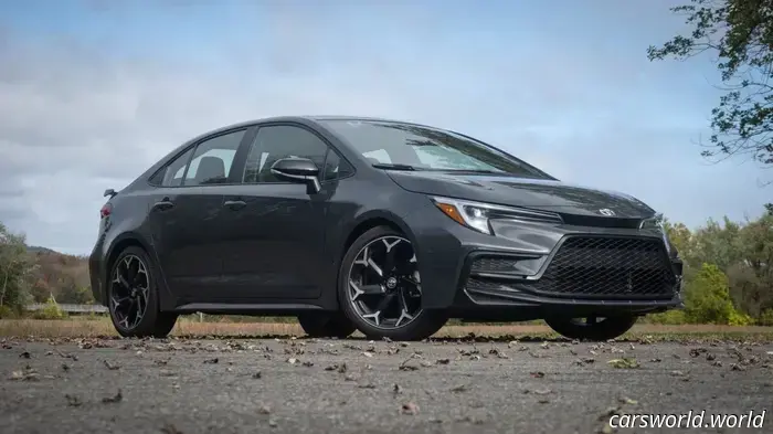 Recensione della Toyota Corolla FX 2025: elegante nella corsia lenta