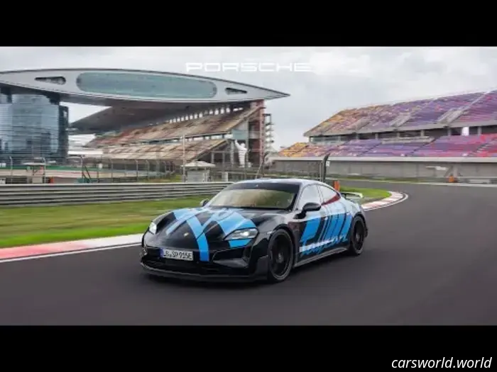 Шпионский снимок: Porsche Taycan Turbo Weissach на аэродинамических колёсах и вентиляционных отверстиях крыльев GT3