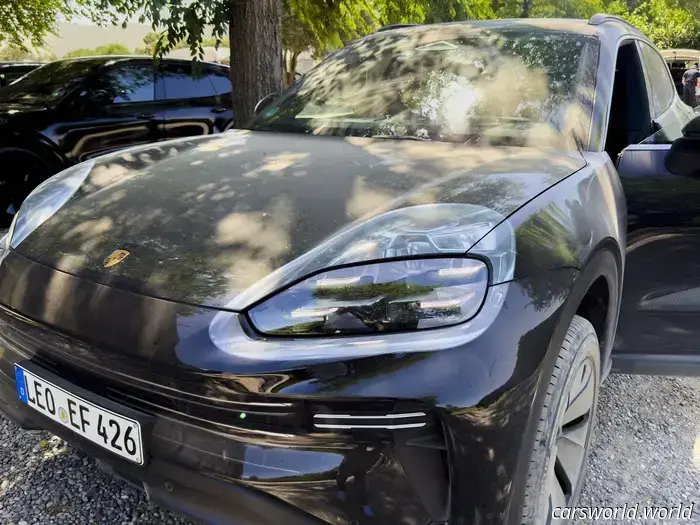 Ecco perché Porsche applica grandi camuffature ai fari dei suoi prototipi.