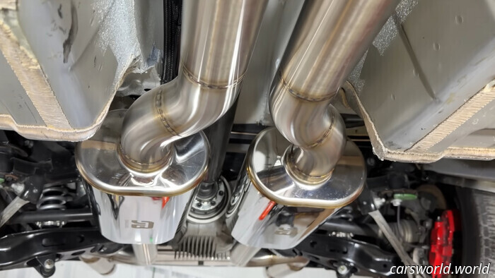 Вот Pacifica с двигателем Hellcat, потому что Chrysler пока ещё не сделал такую.