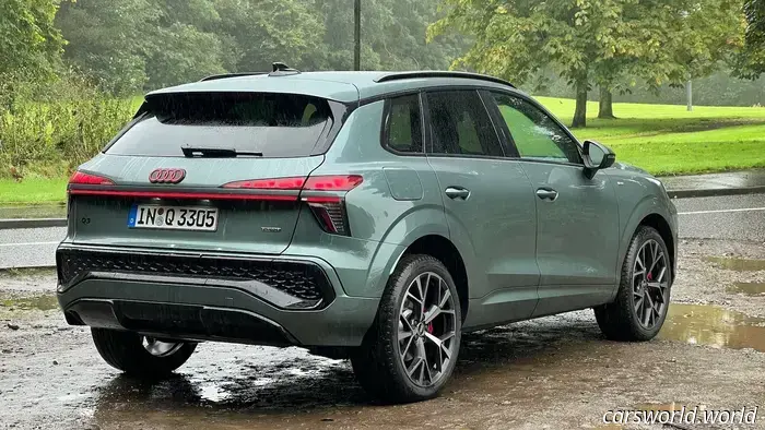 Prima prova su strada della Audi Q3 2026: l'allestimento base non deve per forza essere scadente