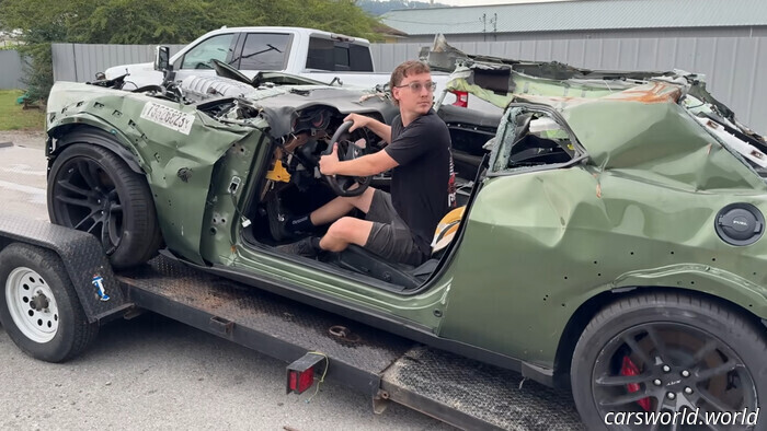 Вот Pacifica с двигателем Hellcat, потому что Chrysler пока ещё не сделал такую.