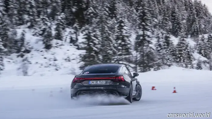 Cómo realizar un derrape con un Audi de 900 CV en hielo sin chocar.