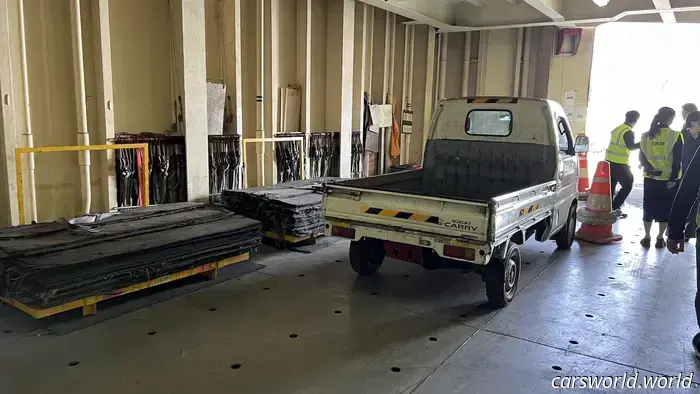 Dentro del Buque de Carga de 650 Pies de Hyundai Atracado en la Fábrica de Automóviles Más Grande del Mundo