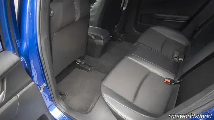 Автомобильные коврики TuxMat преобразили этот Honda Civic, придав ему вид представительского автомобиля.