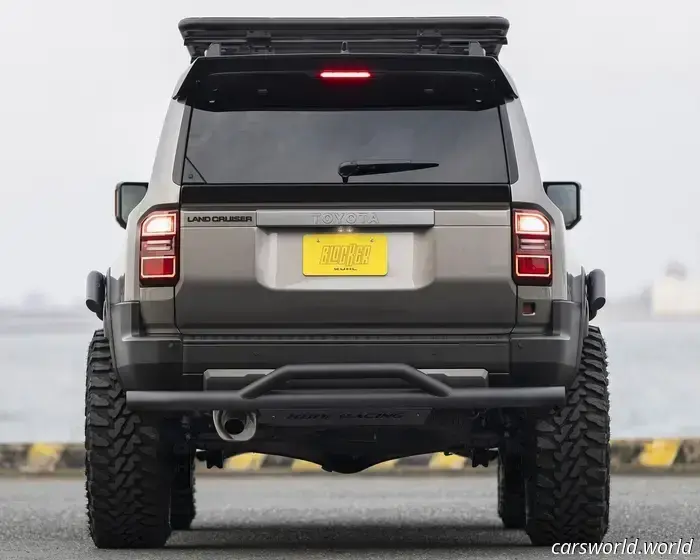 Il giudizio è ancora sospeso su questo Toyota Land Cruiser da esposizione con gomme da 37 pollici.