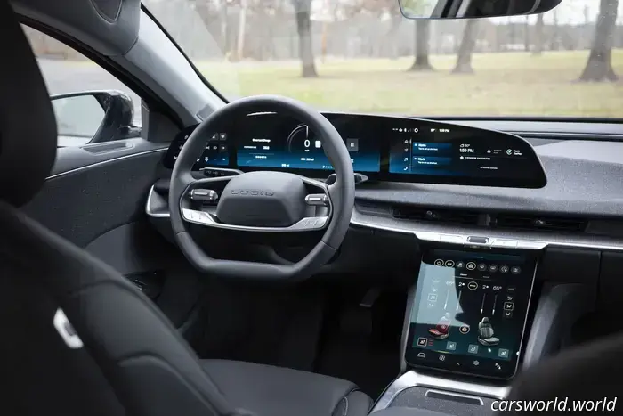 Lucid Air Touring делает так много правильно, что проще простить то, что он делает неправильно. К тому же, ты его видел?