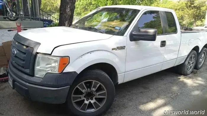 Этот базовый рабочий грузовик Ford F-150 с шестью колесами воплощает в себе Чьи-то Надежды и мечты