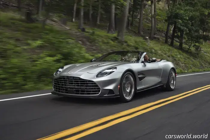 Revisión del Aston Martin Vanquish Volante 2026: Como montar en un Pegaso