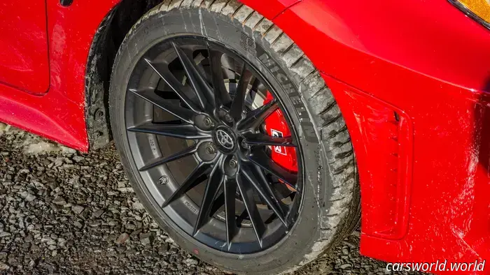 Prueba automática vs. manual del Toyota GR Corolla 2025: ¿Sigue siendo bueno Sin un palo?
