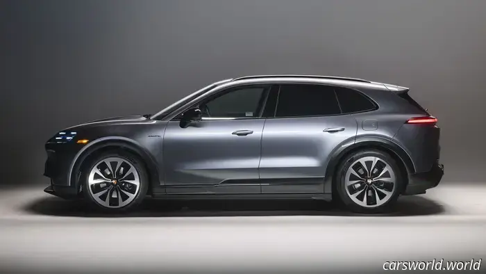La Porsche Cayenne Electric 2026 è un veicolo elettrico da 111.000 dollari che può ricaricarsi senza fili