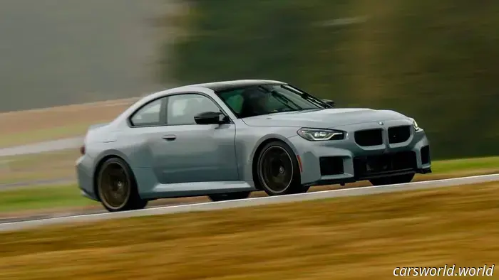 Prima prova su strada della BMW M2 CS 2026: 108.000 dollari e in pista si comporta come tale