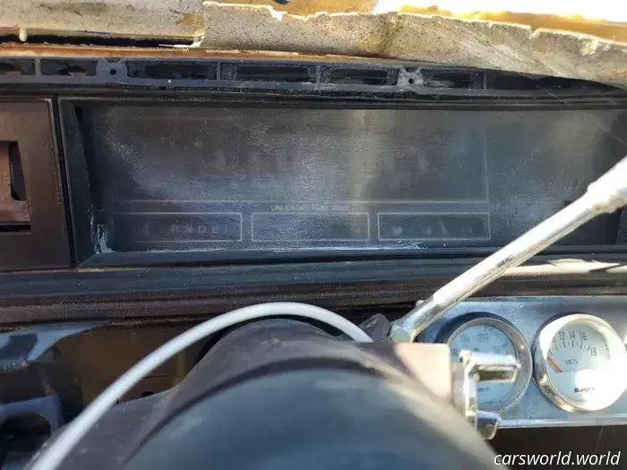 Este Loco Oldsmobile Con Techo de Burbuja Era una Leyenda Local. Ahora está en Copart