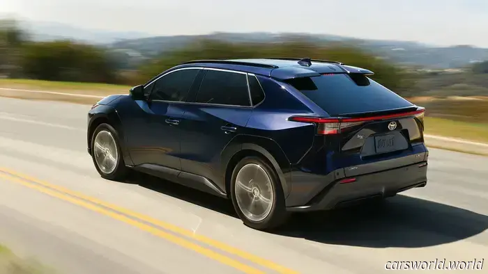 El vehículo eléctrico de Toyota acaba de abaratarse en $2,000 y ha mejorado en todos los aspectos.