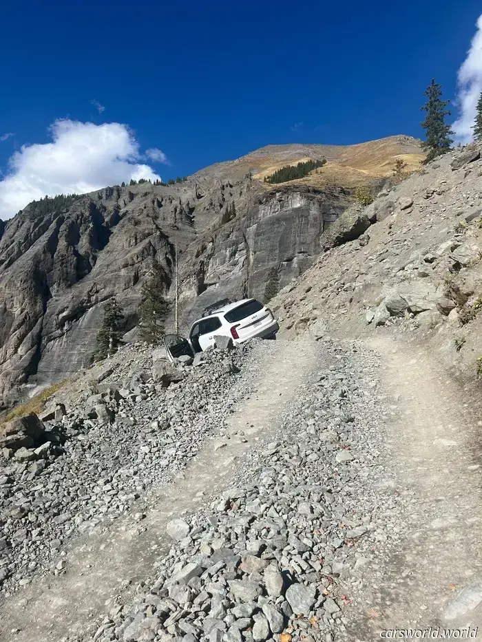 Турист в Kia Telluride чуть не сорвался с перевала Блэк-Бэр, вынудив закрыть тропу.