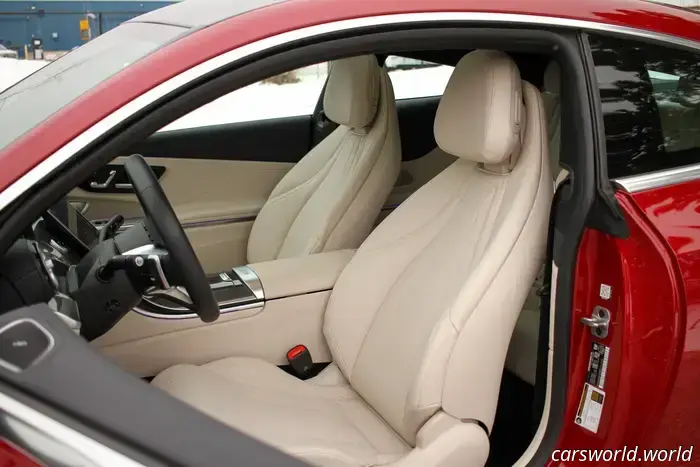 El Mercedes-Benz CLE300 Demuestra Que Las Pantallas No Son Un Lujo