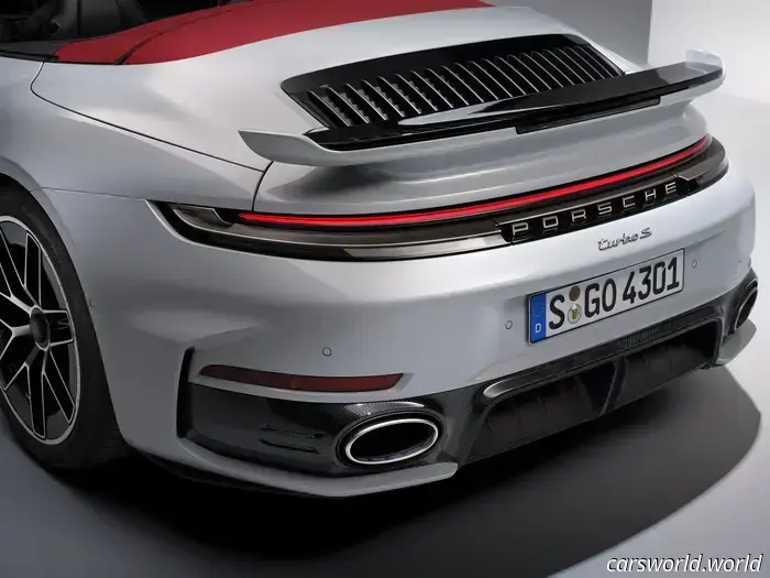 La Porsche 911 Turbo S del 2026 diventa ibrida con 701 CV e raggiunge i 60 mph in 2,4 secondi.