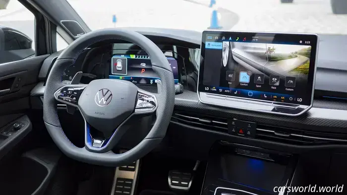 El Nuevo VW Golf R No Tiene los Botones del Volante del GTI por una Razón Molesta