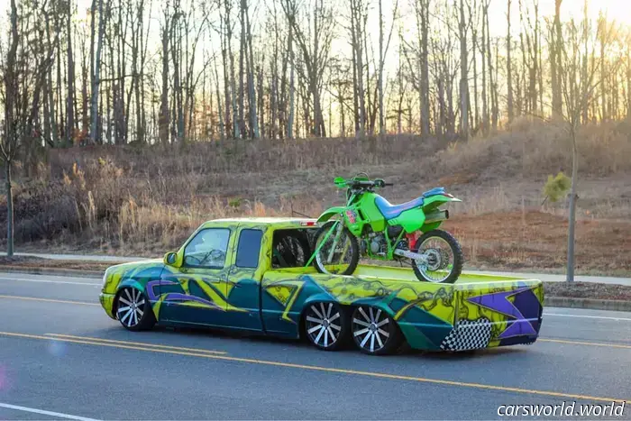 El Ford Ranger De Seis Ruedas Golpeado A La Venta Parece una Carroza De Desfile Flavortown