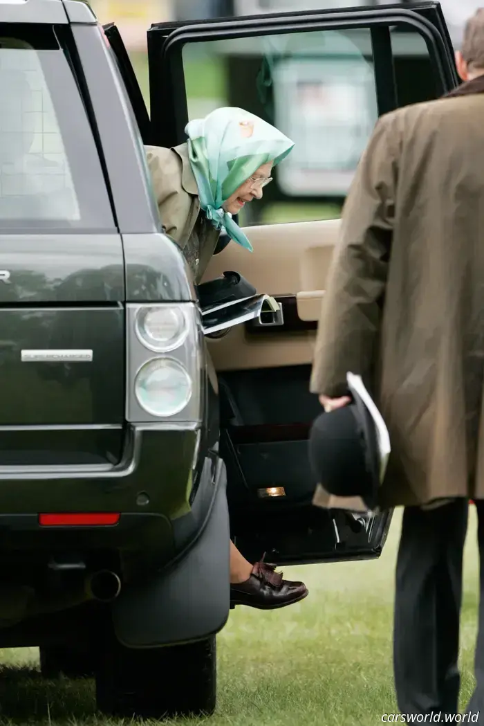 Il Range Rover sovralimentato della regina Elisabetta II è in vendita.