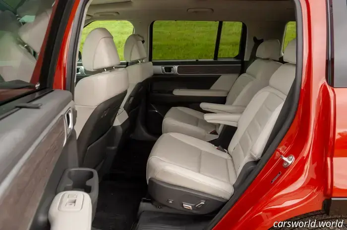 Recensione della Hyundai Santa Fe Hybrid 2025: il SUV di cui la tua famiglia ha bisogno