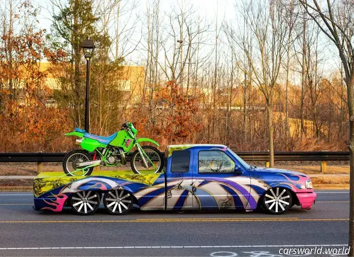 El Ford Ranger De Seis Ruedas Golpeado A La Venta Parece una Carroza De Desfile Flavortown